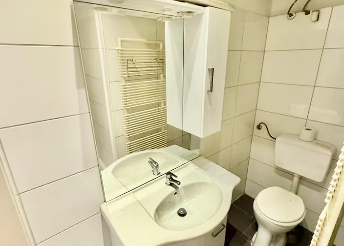 Cosy With Park View Apartment *